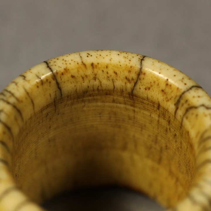 7073